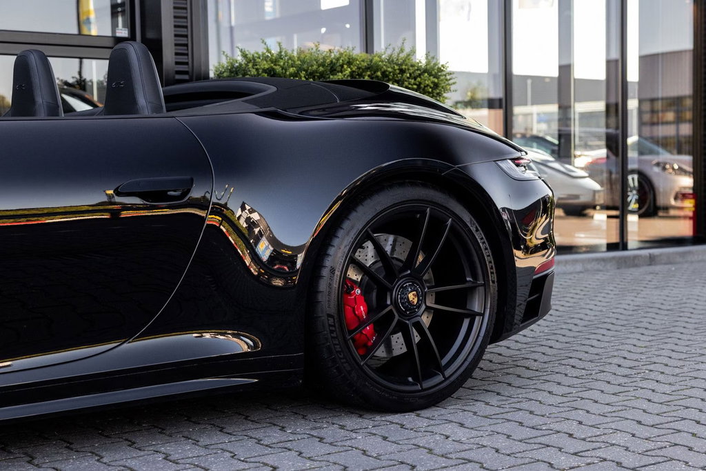Porsche 992 Carrera 4 GTS