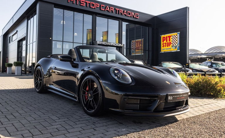 Porsche 992 Carrera 4 GTS