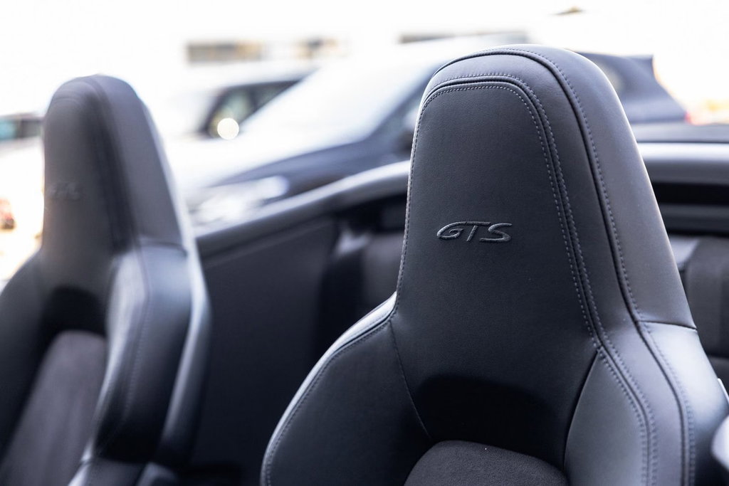 Porsche 992 Carrera 4 GTS