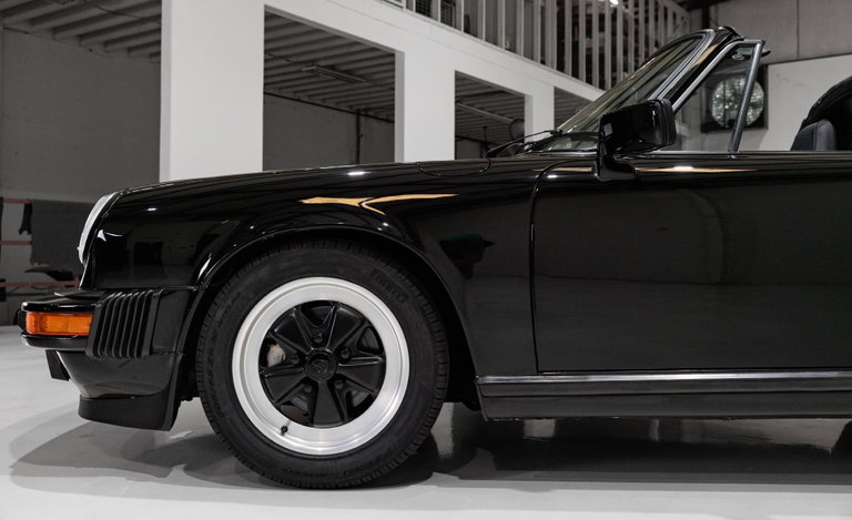 Porsche 911 Carrera 3.2 (US)