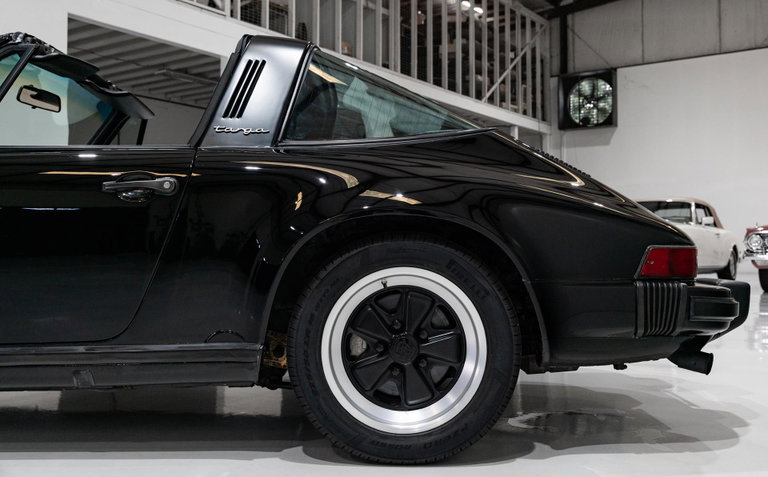 Porsche 911 Carrera 3.2 (US)