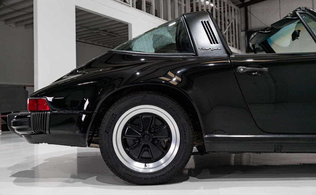 Porsche 911 Carrera 3.2 (US)