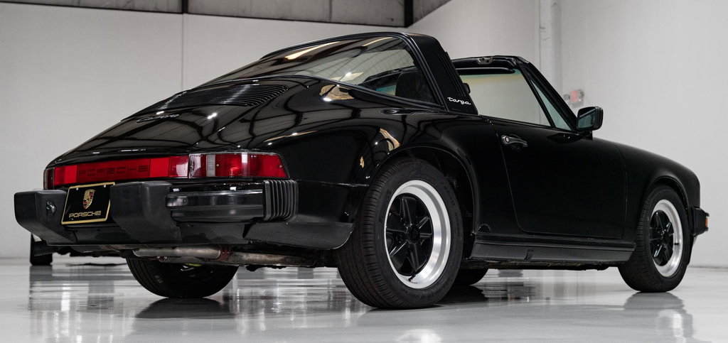 Porsche 911 Carrera 3.2 (US)