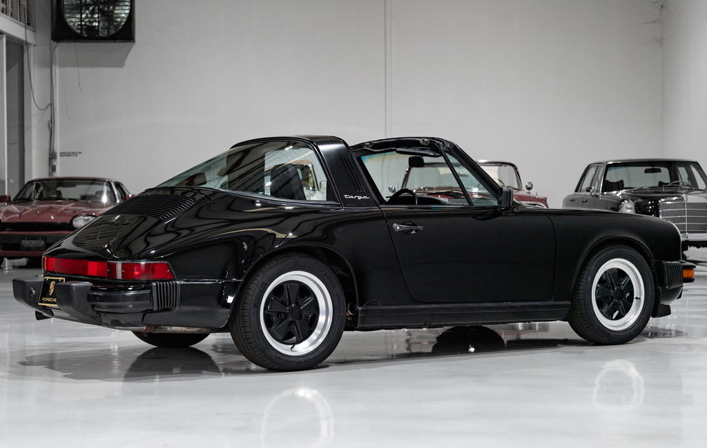 Porsche 911 Carrera 3.2 (US)