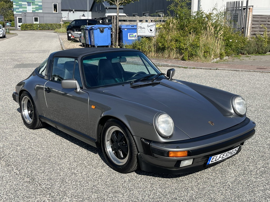 Porsche 911 Carrera 3.2