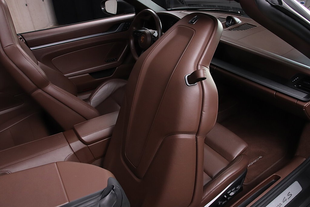 Porsche 992 Carrera 4S