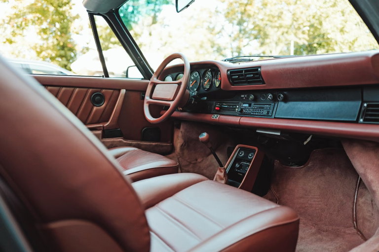 Porsche 911 Carrera 3.2 (US)