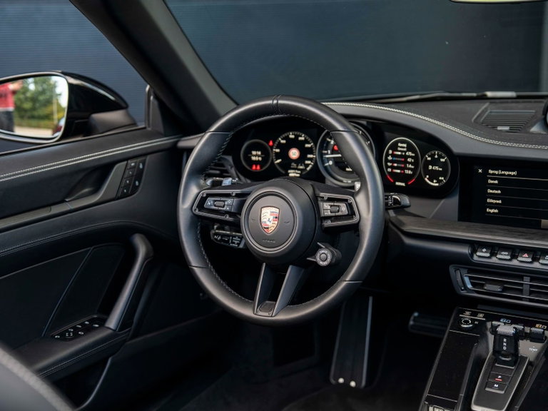 Porsche 992 Carrera 4 GTS
