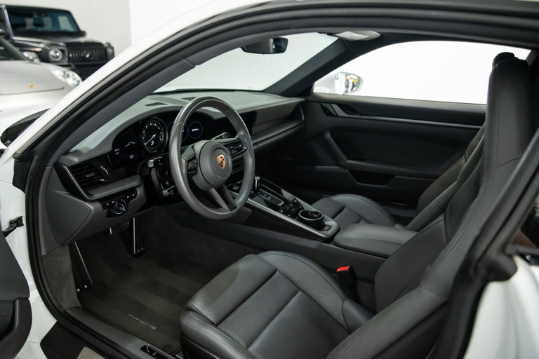 Porsche 992 Carrera