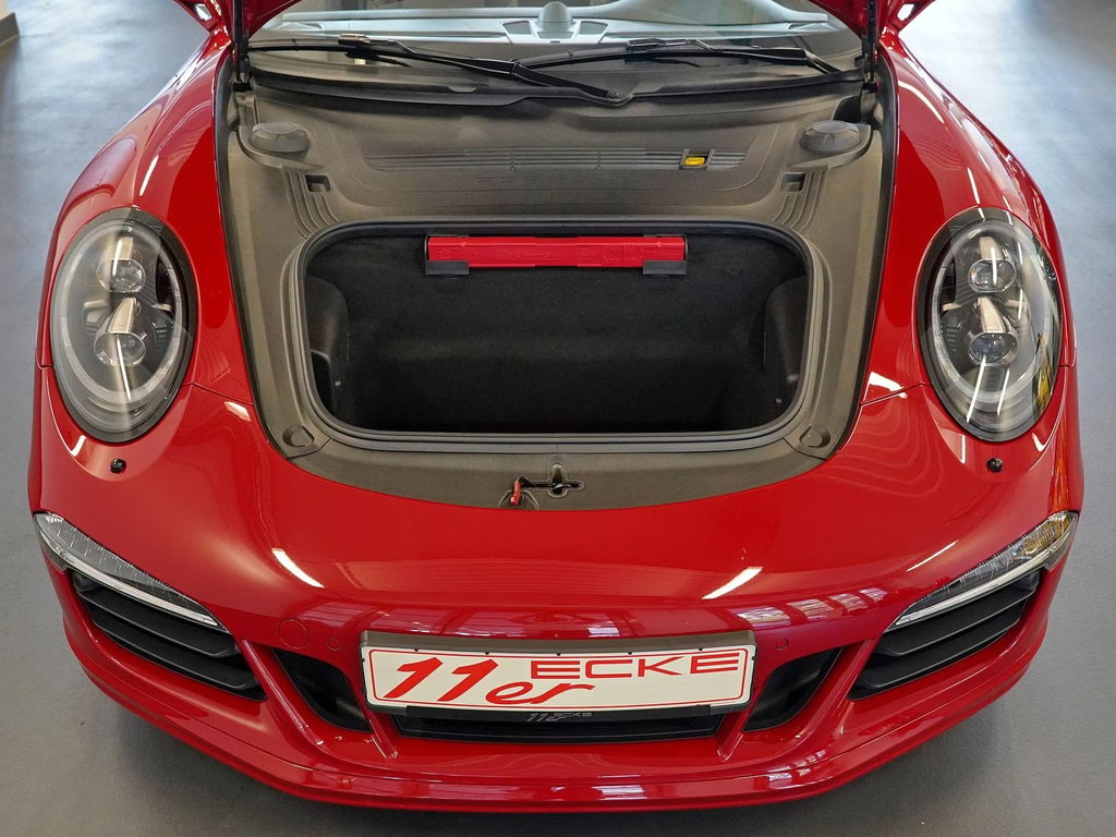 Porsche 991 Carrera 4 GTS