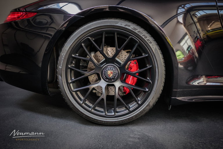 Porsche 991 Carrera GTS