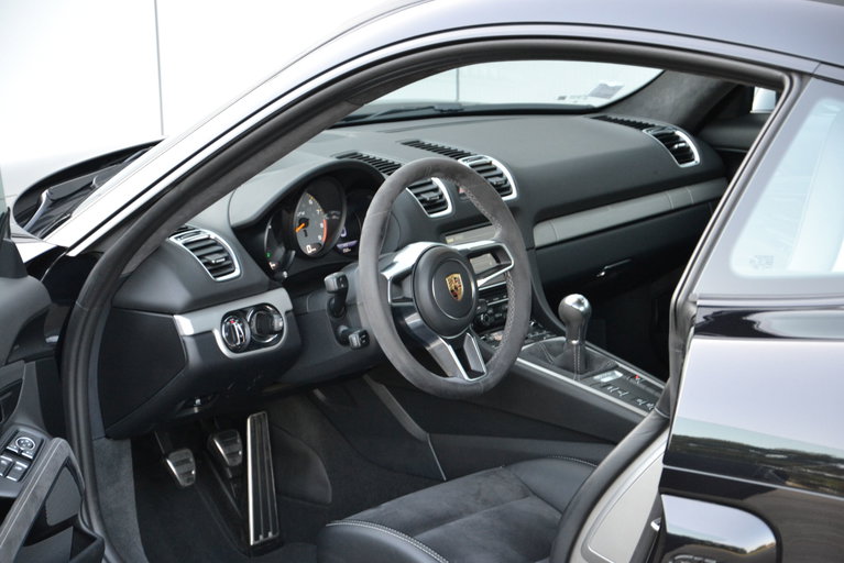 Porsche 981 Cayman GT4