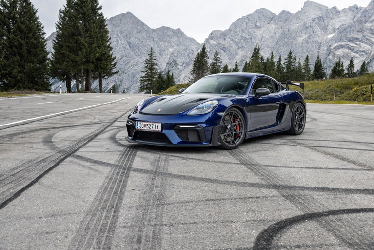 Porsche 718 Cayman GT4 RS
