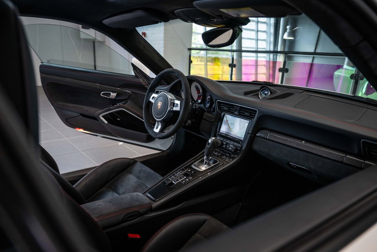 Porsche 991 Carrera GTS
