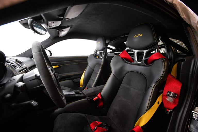 Porsche 981 Cayman GT4