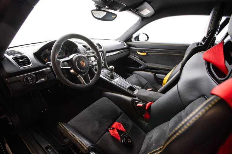Porsche 981 Cayman GT4