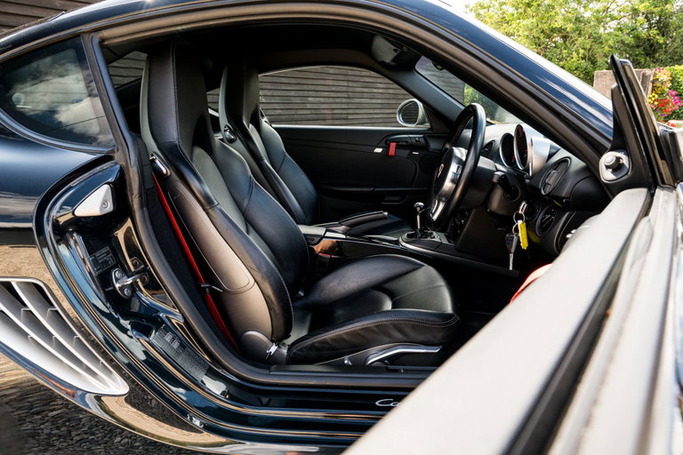 Porsche 987 Cayman R