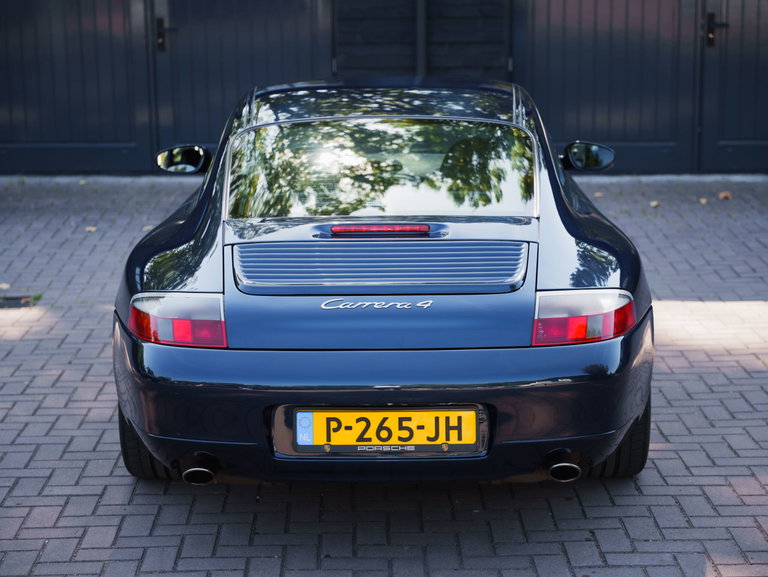 Porsche 996 Carrera 4