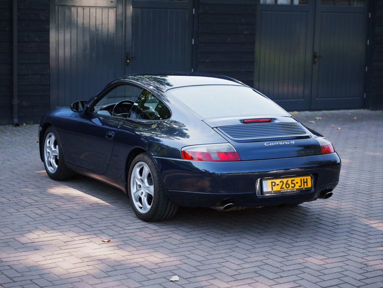 Porsche 996 Carrera 4