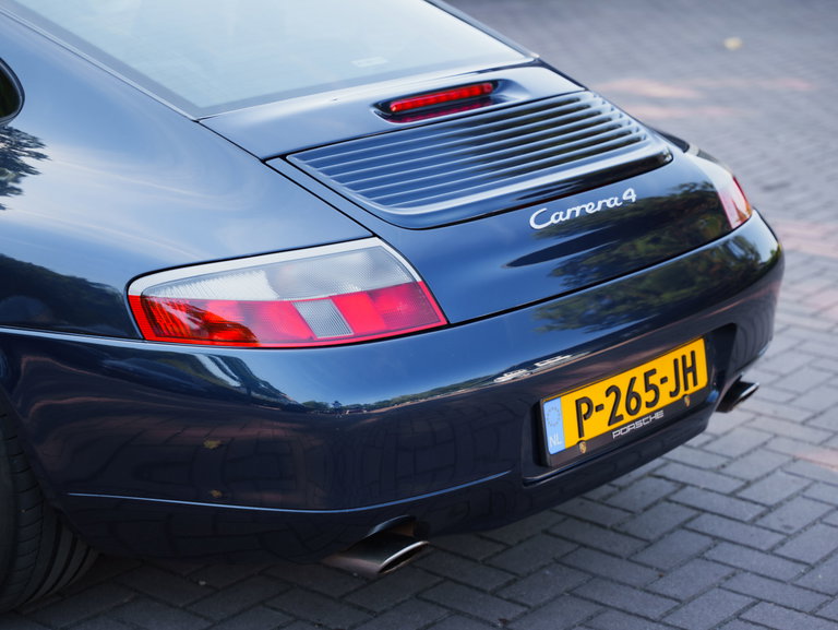 Porsche 996 Carrera 4