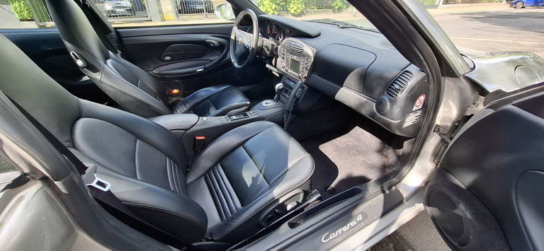 Porsche 996 Carrera 4