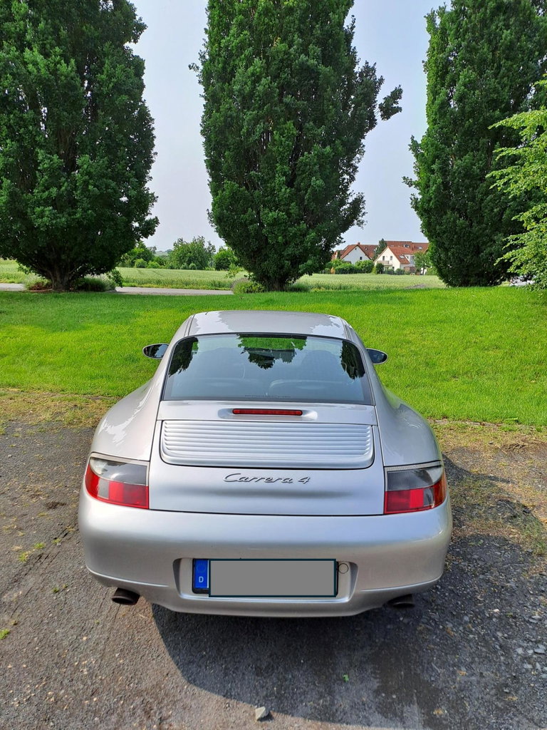 Porsche 996 Carrera 4