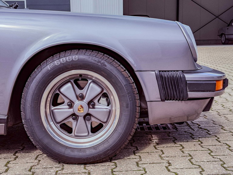 Porsche 911 Carrera 3.2 (US)