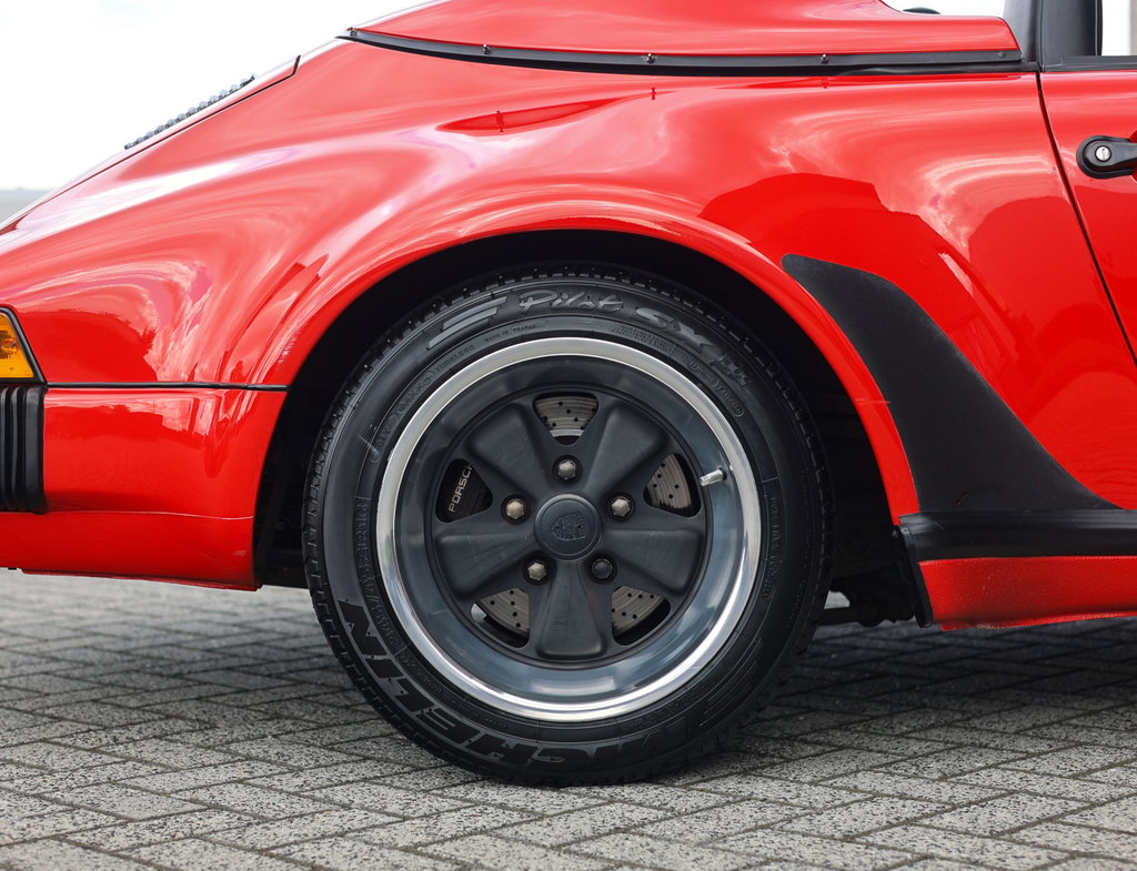 Porsche 911 Carrera 3.2 Speedster
