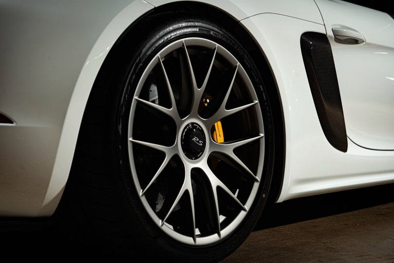 Porsche 718 Cayman GT4 RS