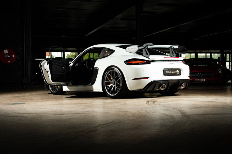 Porsche 718 Cayman GT4 RS