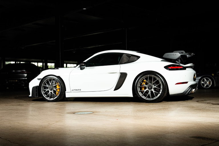 Porsche 718 Cayman GT4 RS
