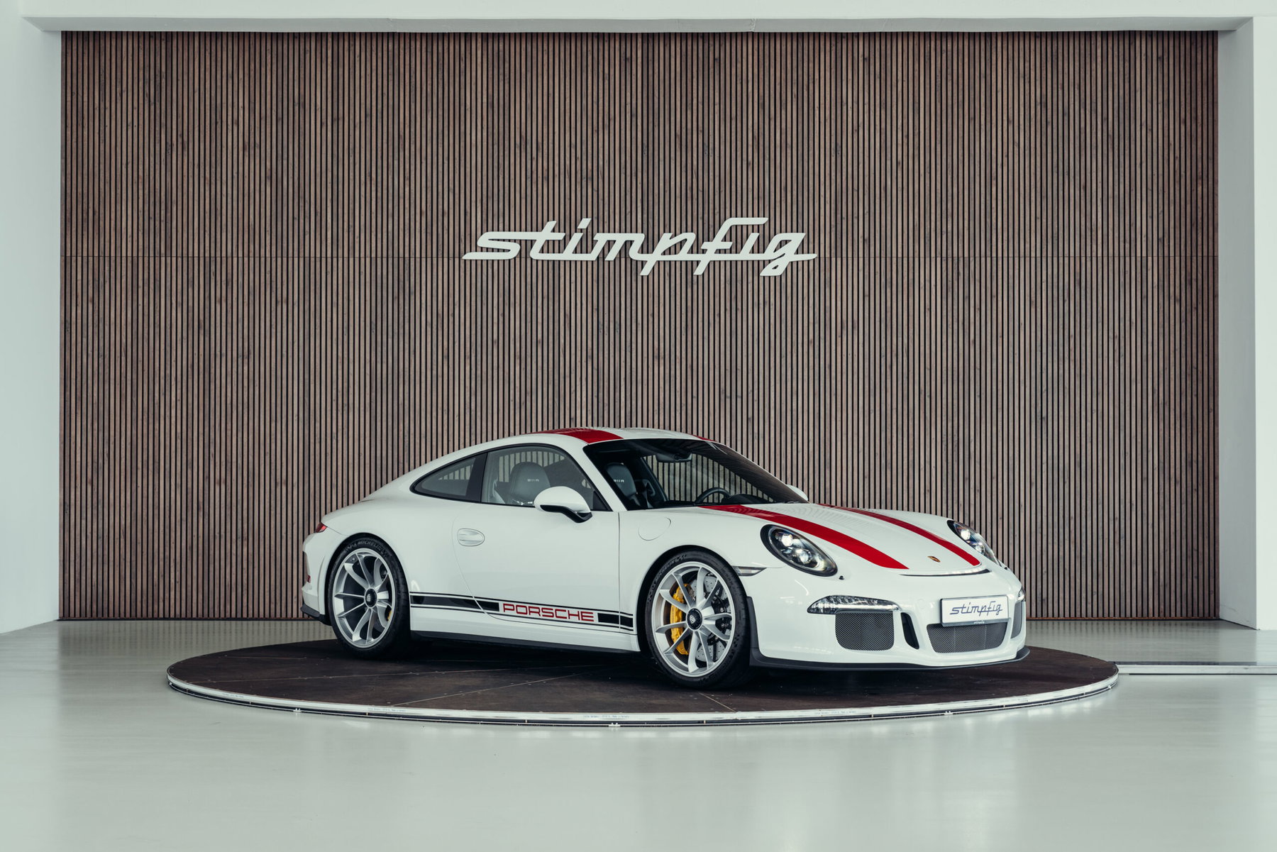 1/43 Porsche 911 R 2016MY ホワイト&レッドストライプ Porsche 911 R 2016 - elferspot.com - Marketplace for Porsche