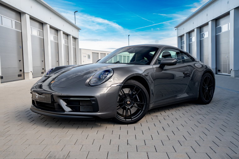 Porsche 992 Carrera 4 GTS