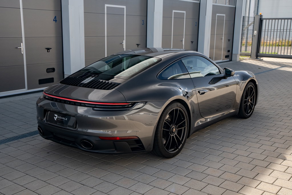 Porsche 992 Carrera 4 GTS