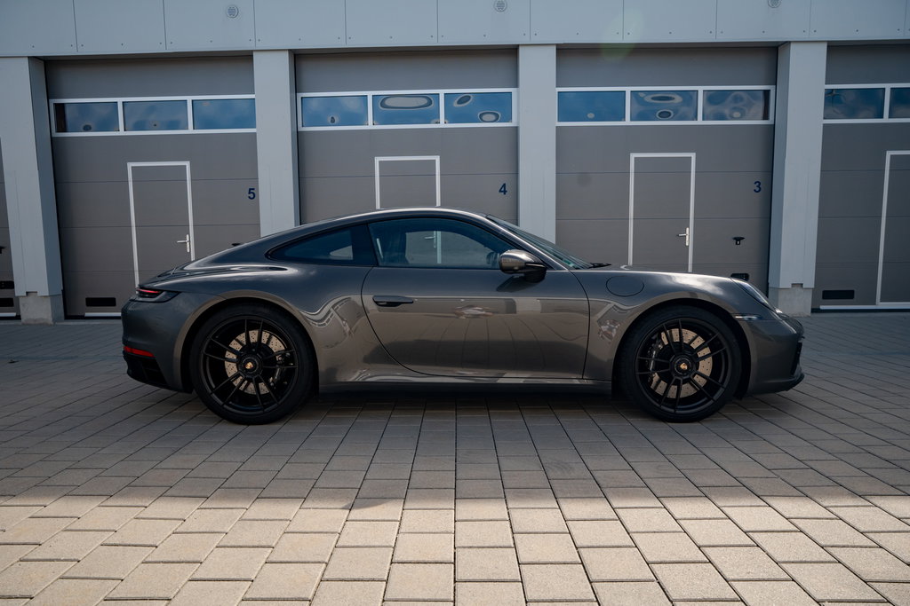 Porsche 992 Carrera 4 GTS