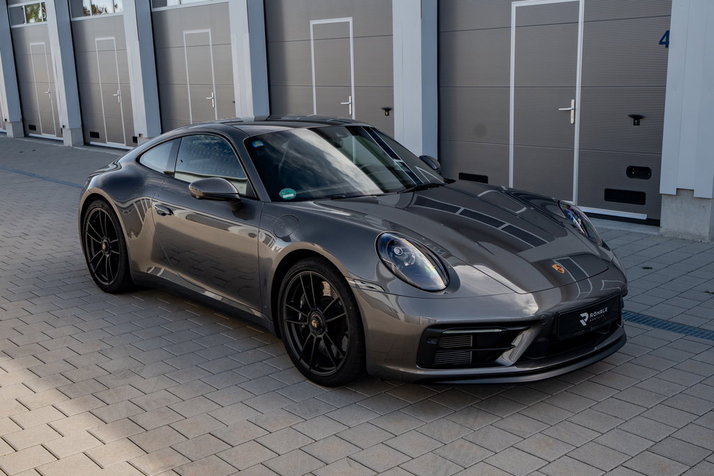Porsche 992 Carrera 4 GTS