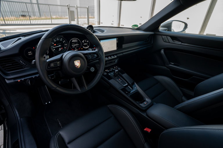 Porsche 992 Carrera 4 GTS