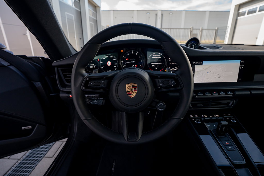 Porsche 992 Carrera 4 GTS