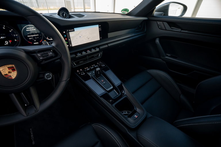 Porsche 992 Carrera 4 GTS