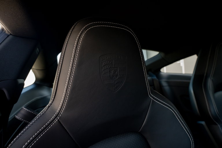 Porsche 992 Carrera 4 GTS