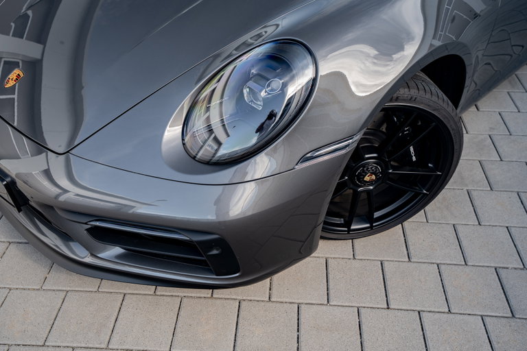 Porsche 992 Carrera 4 GTS