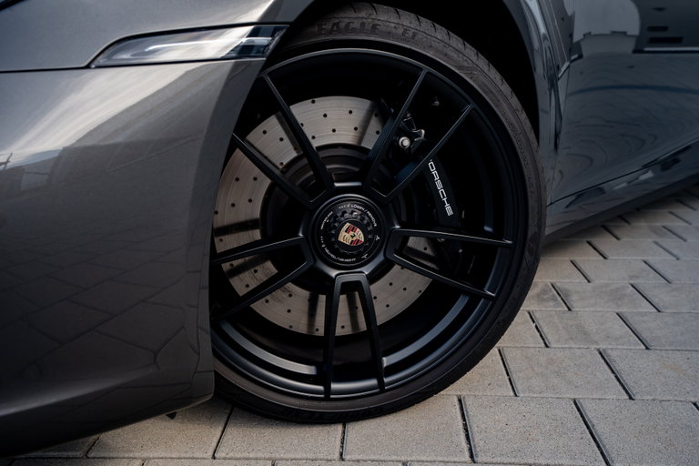 Porsche 992 Carrera 4 GTS