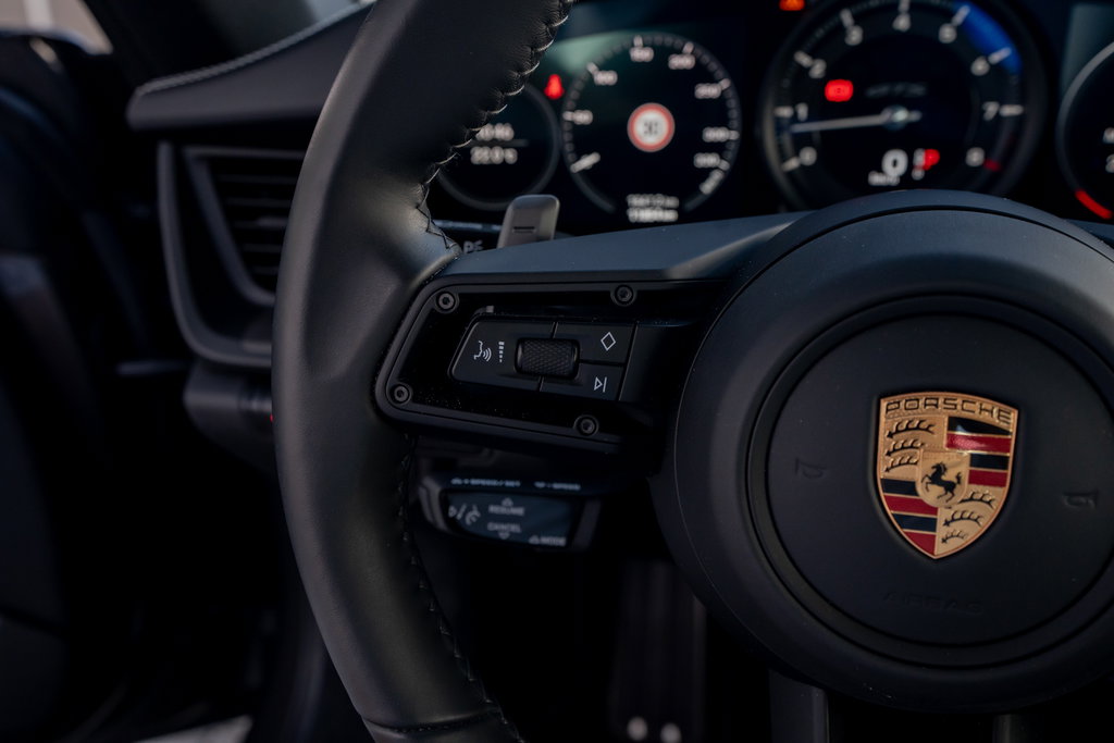 Porsche 992 Carrera 4 GTS