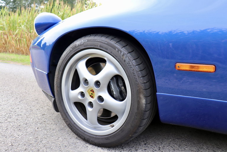 Porsche 928 GTS