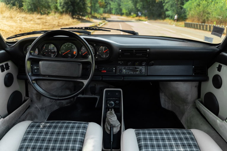 Porsche 911 Carrera 3.2