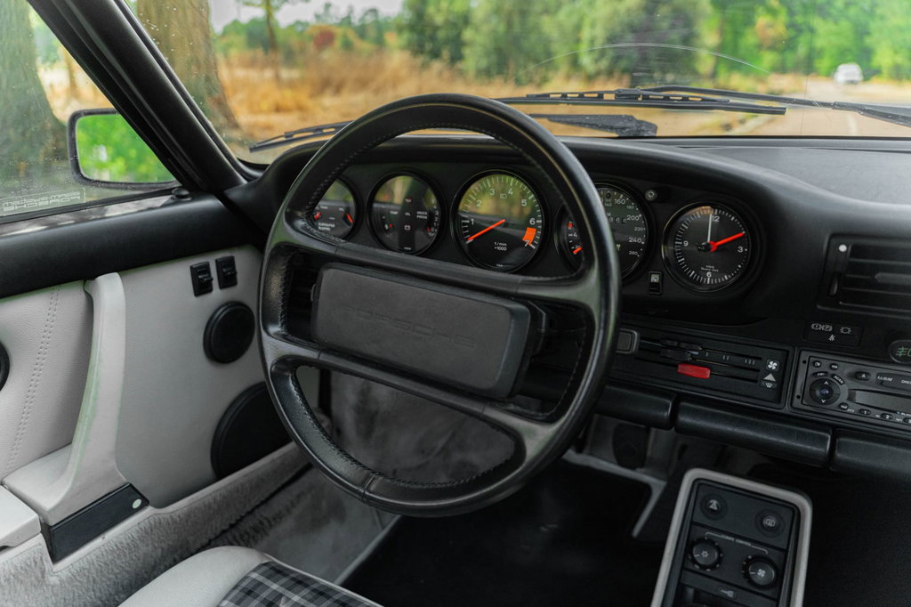 Porsche 911 Carrera 3.2