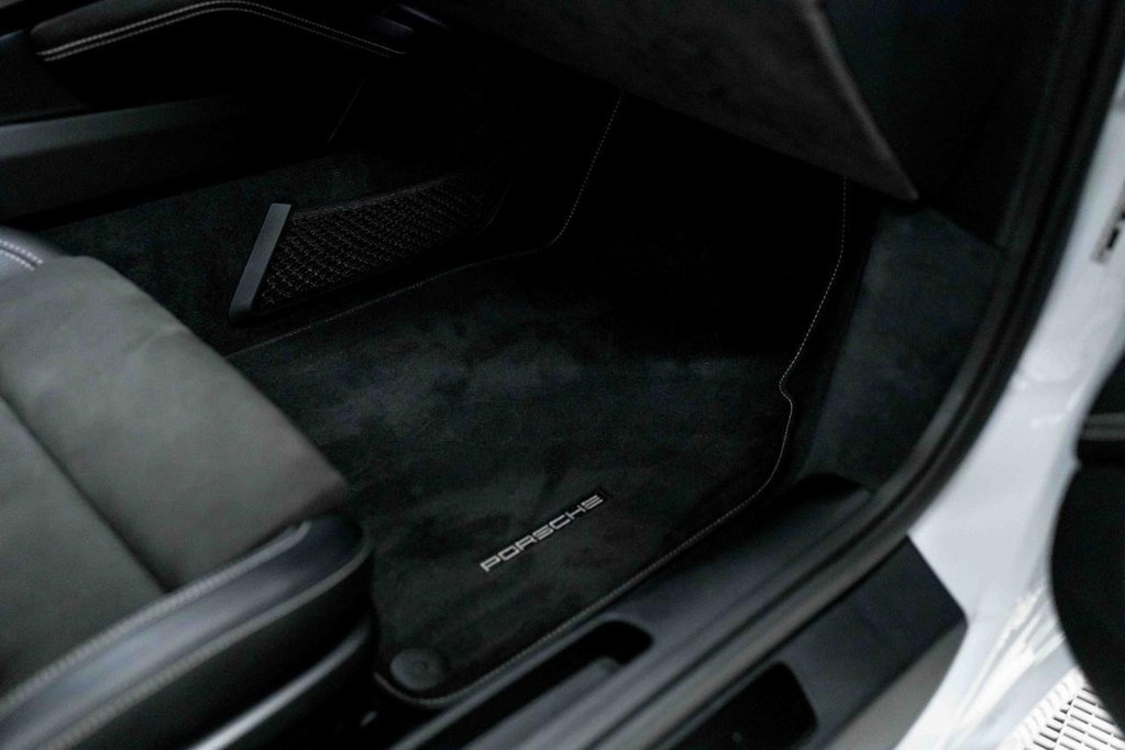 Porsche 992 Carrera GTS