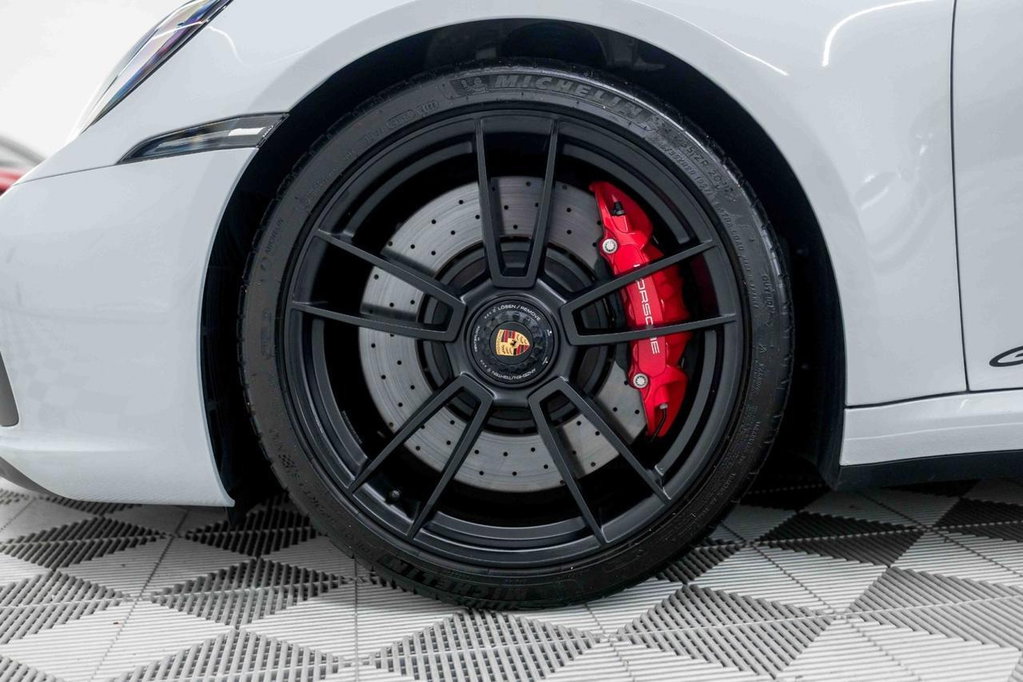 Porsche 992 Carrera GTS