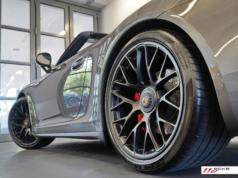 Porsche 991 Carrera 4 GTS