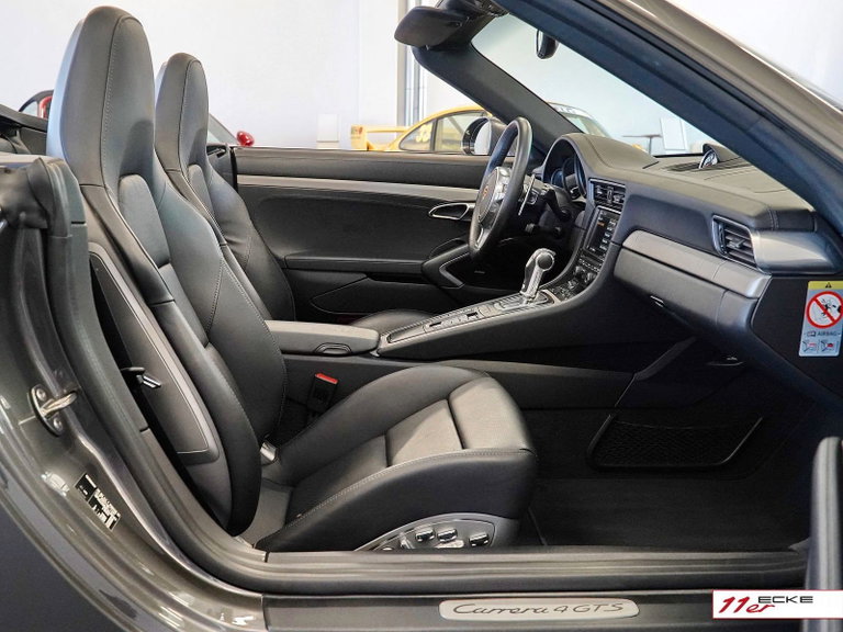 Porsche 991 Carrera 4 GTS